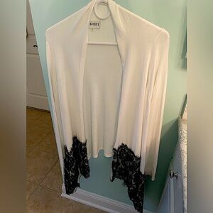 Cream wrap with black lace❤️